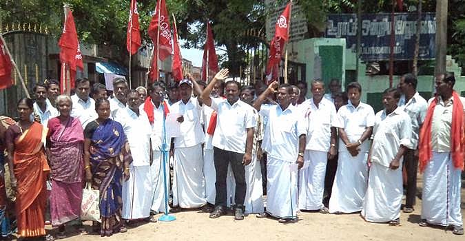 வறட்சி பாதித்த மாநிலமாக அறிவிக்க கோரி விவசாய சங்கத்தினர் ஆர்ப்பாட்டம்